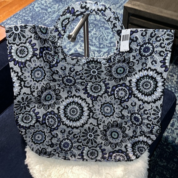 🆕❣️Vera Bradley Tranquil Medallion Patter Throw Blanket & Collapsible Hamper - Picture 5 of 9